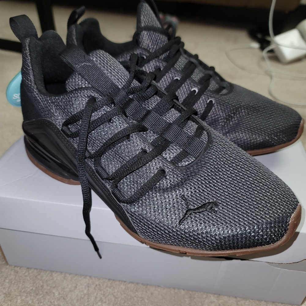 Puma Axelion Sneaker - Mens Size 9